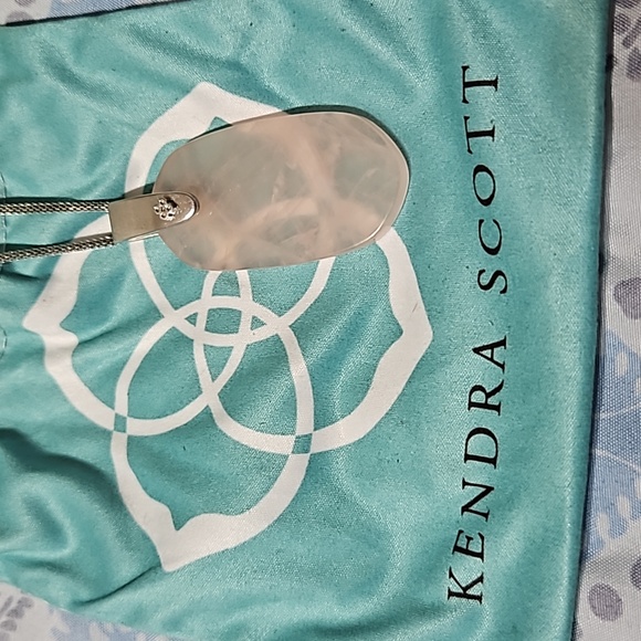 Kendra Scott light pink crystal adjustable silver necklace w/giftbox&storage bag - Picture 3 of 9